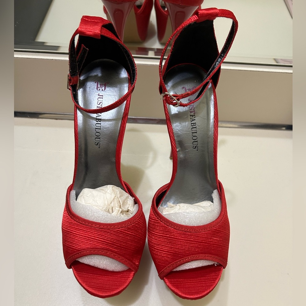 Shoedazzle heels style Fairlie. Red. Size 7.5